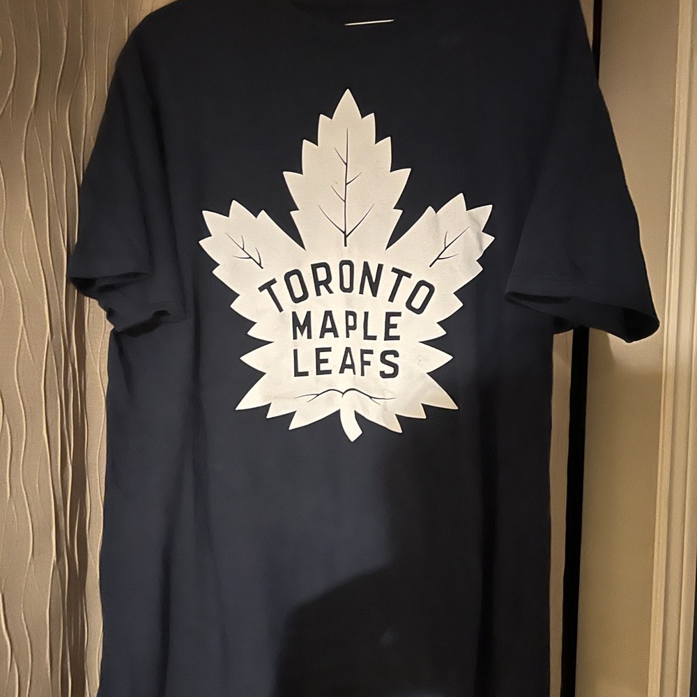 Toronto Maple Leafs Navy Blue T-Shirt Matthews 34 large
